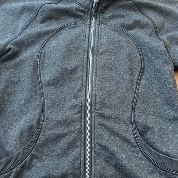 Lululemon Blissed Out Black Jacket Size 2 - Picture 16 of 16